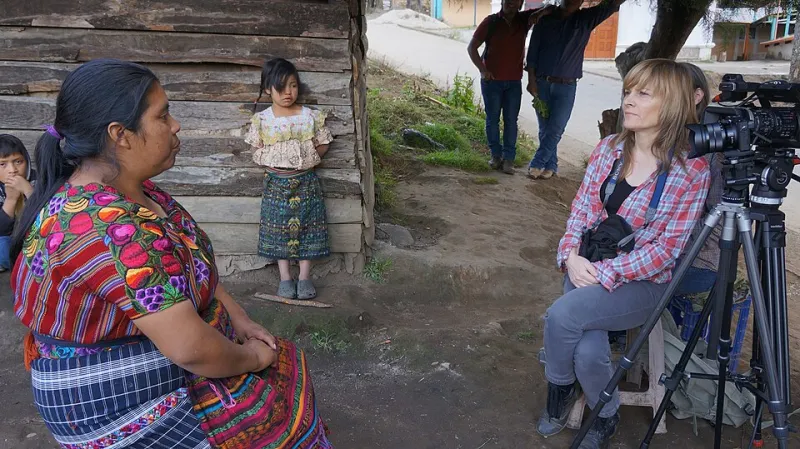 Hilo, Color y Dignidad: El Traje Chapín Como Acto de Resistencia en las Calles de América